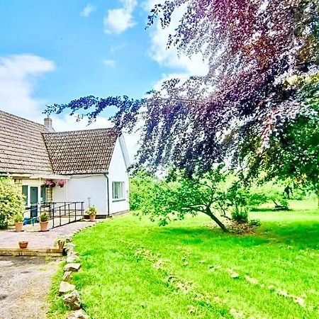 Three Bedroom Rural, Relaxing And Peaceful,Dogs Welcome! With Cymru Holidays Abergavenny Eksteriør bilde