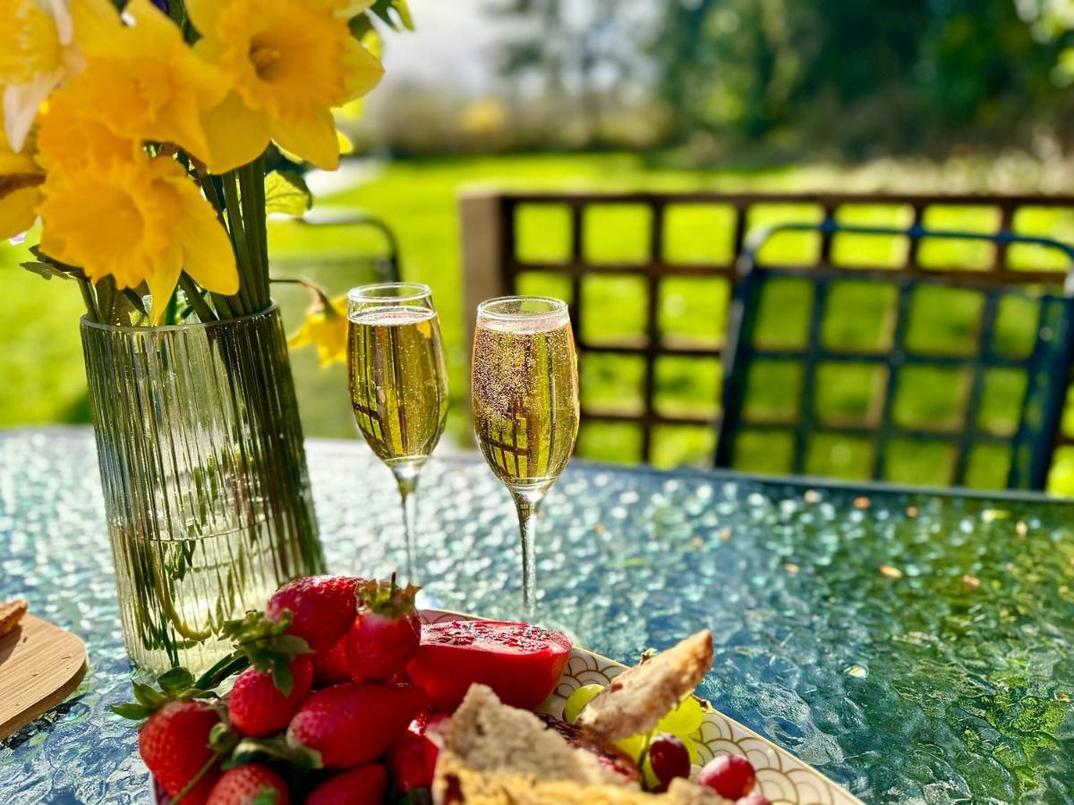 Three Bedroom Rural, Relaxing And Peaceful,Dogs Welcome! With Cymru Holidays Abergavenny Eksteriør bilde